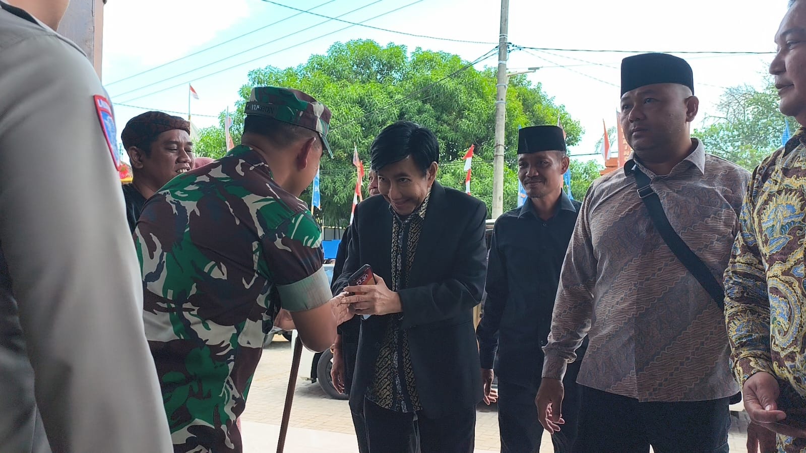 Komandan Kodim 0620/Kab. Cirebon Hadiri Pagelaran Seni dan Budaya Gegesik Bertajuk “Panjang Jimat Pusaka Ing Caruban Nagari”